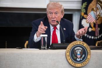 El presidente de EE.UU., Donald Trump, habla durante una mesa redonda en el Comedor de Estado de la Casa Blanca, en Washington D.C., EE. UU., el 8 de octubre de 2025.