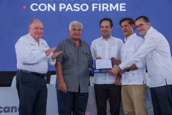 El presidente Mulino entregó, este jueves 21 de mayo, la orden de proceder para la rehabilitación de la vía Panamericana Oeste desde Loma Campana hasta Santiago.