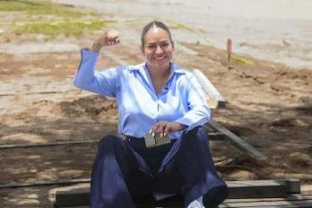La acción legal detalla que la alcaldesa habría asignado funciones propias del Ingeniero Municipal y designado personal sin cumplir con los requisitos legales.