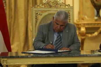 El pasado jueves Mulino compartió los detalles de su gira internacional. Horas después firmó la aprobación de la Ley 506 que activa el pago de deudas a los jubilados.