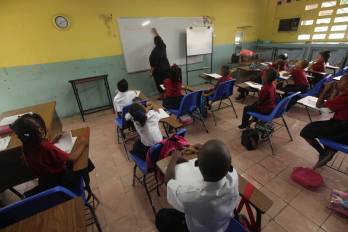 Más de 800.000 estudiantes del sector público se ven afectados por la combinación de recortes presupuestarios, baja ejecución de proyectos y aulas en precario estado en el país.