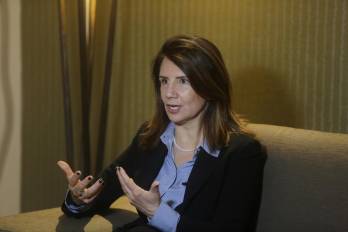 Fotografía de archivo del 20 de mayo de 2025 de la directora ejecutiva de la Conferencia de las Naciones Unidas sobre el Cambio Climático (COP30), la brasileña Ana Toni, hablando durante una entrevista en Ciudad de Panamá.