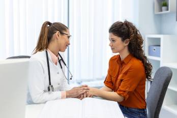 Escuchar al paciente: la perspectiva ausente en el debate sobre médicos extranjeros