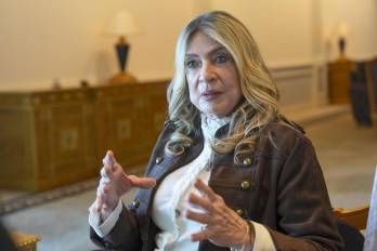 La diplomática ecuatoriana y candidata a la secretaría general de la ONU, Ivonne Baki, habla durante una entrevista con EFE el 18 de septiembre de 2026 en la sede de las Naciones Unidas, en Nueva York.