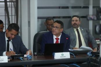 El director de la CSS, Dino Mon, presenta la vista presupuestaria.