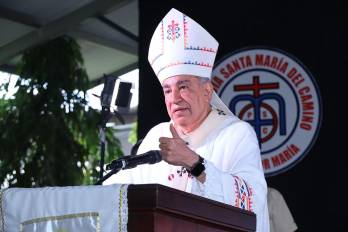 Monseñor José Domingo Ulloa durante la misa de Pascua en la Catedral Metropolitana.