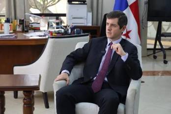 Hoyos resaltó la importancia de proyectar la seguridad marítima como política internacional.