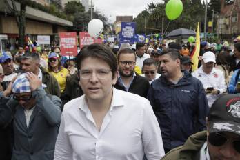 El candidato presidencial del partido de derecha Centro Democrático, Miguel Uribe (c), en Bogotá (Colombia), en una fotografía de archivo.