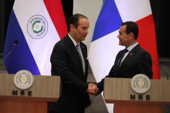 El ministro de Relaciones Exteriores de Panamá, Javier Martínez-Acha, habla durante una rueda de prensa este miércoles, en Asunción (Paraguay).