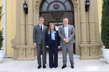 La embajadora Lina Eugenia Ajoy Rojas (c), primera costarricense elegida para liderar la Secretaría General del SICA para el período 2026-2030.