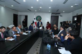 Reunión de las diferentes bancadas.