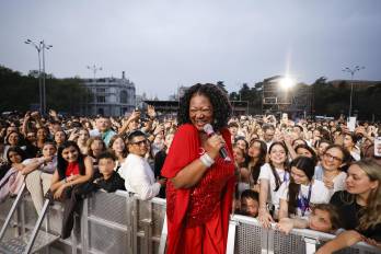 La cantante Liz Mitchell, de Boney M, actúa en la IV Fiesta de la Resurrección que celebra la Asociación Católica de Propagandistas (ACdP) este sábado en la Plaza de Cibeles de Madrid.