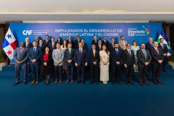 Representantes de CAF y del Banco Nacional de Panamá durante una reunión del Directorio de la institución financiera multilateral.