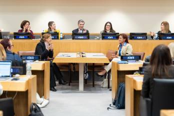 Mujeres asisten al evento 'Rompiendo sesgos, construyendo igualdad' de la Fundación Microfinanzas BBVA (FMBBVA) y Naciones Unidas este viernes, en Nueva York.