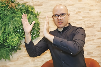 Icaza abogó por una reforma de la ley de 1993 para modernizar el servicio de transporte y adaptarlo a los nuevos tiempos.