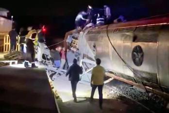 Además, al menos 25 personas han resultado heridas, según ha informado el Servicio de Emergencias 112 Andalucía.