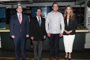 El embajador de Estados Unidos, Kevin Cabrera durante su visita a los diarios La Estrella de Panamá y El Siglo.