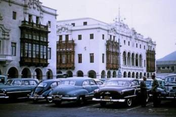 Palacio Arzobispal, Plaza de Armas de Lima, 1950 - Colección privada Jean Pierre Lemmonier.