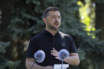 El presidente de Ucrania, Volodymyr Zelensky atiende una conferencia de prensa en Kiev.