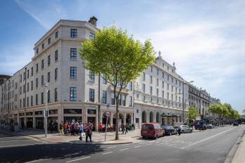 Vista del The Gresham en Dublín. En las principales ciudades europeas hay hoteles míticos que forman parte de la historia de estos lugares, por lo que restaurarlos da “vértigo al principio” porque es un “trozo del corazón” de los vecinos, pero darle una nueva vida es una satisfacción, según palabras del consejero delegado de RIU Hotels &amp; Resorts, Luis Riu Güell.