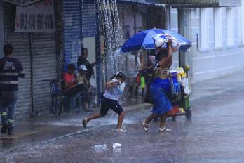 Los acumulados diarios podrían oscilar entre 50 y 100 milímetros, según ha informado el Instituto de Meteorología e Hidrología de Panamá.