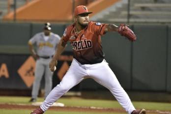 Jaime Barría llega a reforzar el corral.