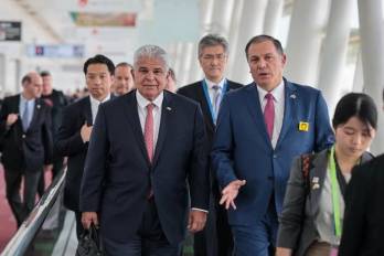 A su llegada a Tokio, Mulino fue recibido por el director general de América Latina y el Caribe del Ministerio de Relaciones Exteriores de Japón, Motoyuki Ishize.