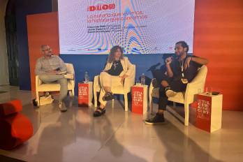 Gioconda Belli y Javier Zamora disertaron en un panel moderado por el periodista Daniel Domínguez.