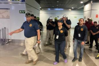 Unidades del Cuerpo de Bomberos de Panamá evalúan las edificaciones del Metro de Panamá tras el sismo de magnitud 7.5 registrado el pasado 9 de octubre.