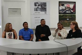 Conversatorio con familiares de víctimas de la Invasión.