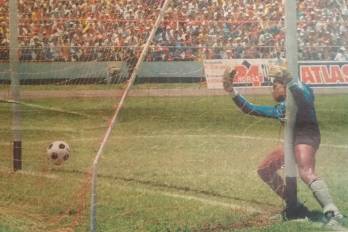 El gol de Juan Cayasso a los 55 segundos, captado por el fotógrafo Camilo Jipsión, registrado cuatro años después en la portada de Mundo Deportivo.