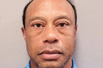 Fotografía publicada por la oficina del condado de Martin en X del golfista Tiger Woods, ganador de 15 'grandes', que fue detenido por daños a la propiedad y por negarse a una prueba de orina tras verse involucrado en un accidente de carretera en Jupiter Island.