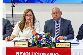 Balbina Herrera y Benicio Robinson, secretaria y presidente del PRD, respectivamente.