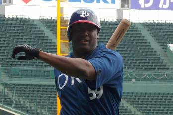 Llegó a las Grandes Ligas, donde jugó con los Expos de Montreal (1998 a 2001) y los Yankees de Nueva York (2003).