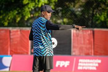 El entrenador panameño, Julio Dely Valdés.