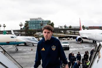 Jugadores del LA Galaxy parten del aeropuerto en Estados Unidos rumbo a Panamá