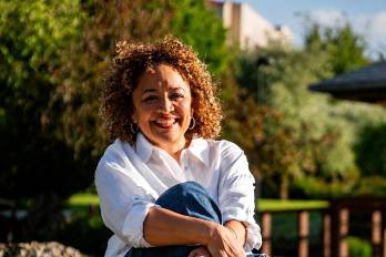La escritora y dramaturga Isabel Burgos siempre tuvo claro que quería trabajar en las artes.
