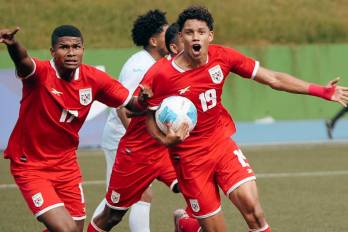 Jugadores de la selección de Panamá sub-20 celebrando uno de los goles ante Honduras.