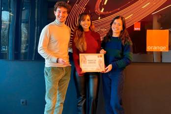 En la imagen están Pierluigi Pellicia (i), junto a la panameña Selena Jones (c) y Ariene Chan (d).