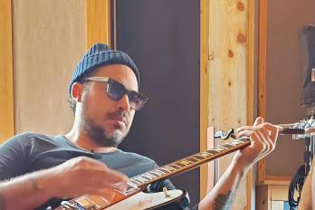Carlos Méndez ‘desnuda’ su alma en ‘Parafernalia’, un álbum que grabó en Nueva York (Estados Unidos).