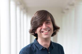 En noviembre de 2025 el poeta Fernando Valverde (Granada, España, 1980) se ponía en contacto con Medina Barahona para publicar la edición panameña de su ya célebre poemario Los hombres que mataron a mi madre.