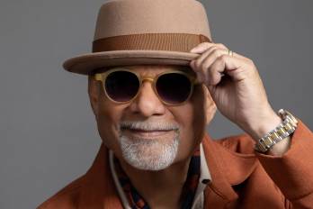 Ganador de un Latin Grammy, el cantautor ha escrito canciones interpretadas por algunos de los cantantes más destacados en la industria musical.