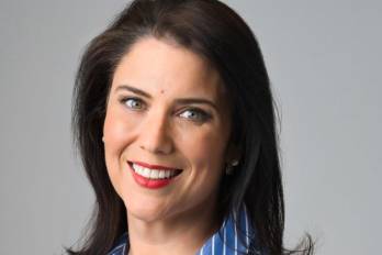 Reconocida entre las 100 Mujeres Poderosas de Centroamérica 2024.