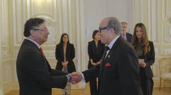 Embajador de Panamá, Mario Boyd Galindo, junto al presidente de Colombia, Gustavo Petro.
