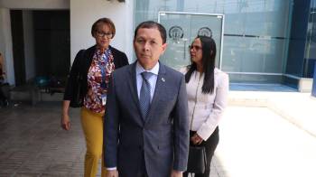 El equipo legal del Meduca se presentó ante la Fiscalía Anticorrupción.