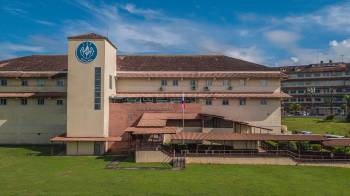 Fachada de las oficinas principales de la Caja de Seguro Social en el área de Clayton