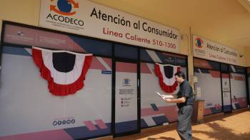 Los consumidores pueden llegar a la Acodeco a revisar asesoría sobre sus denuncias o conflictos.