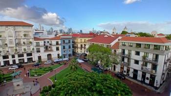 El Casco Antiguo se encuentra entre las zonas con extensión de venta de bebidas alcohólicas, con el Decreto Berenjena