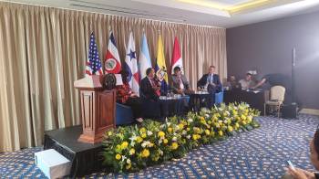 De izquierda a derecha, la fiscal Anticorrupción Ruth Morcillo, el fiscal Anticorrupción costarricense Ronald Segura y el fiscal Anticorrupción peruano Hernán Mendoza.