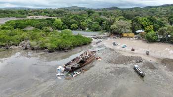 Embarcación que se encontraba en la playita de Bique.
